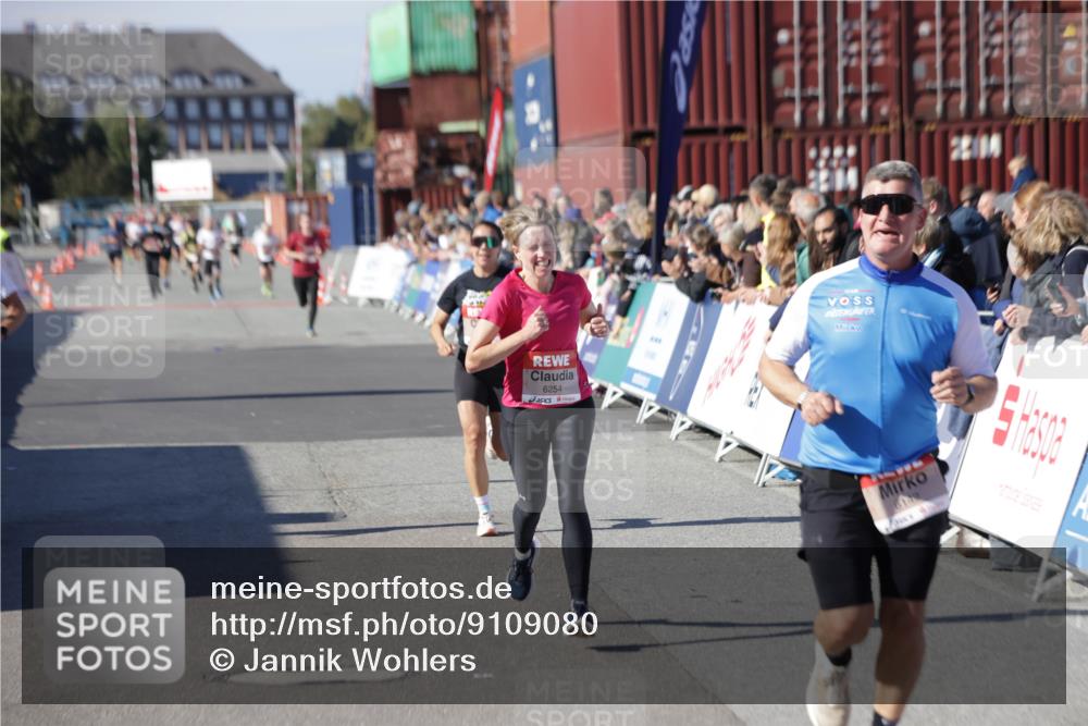03.10.2025 - Köhlbrandbrückenlauf Jannik Wohlers http://msf.ph/oto/9109080 03.10.2025 12:59:45 Ziel 4074, 4111, 4215, 4270, 4475, 6142, 6254, 6364, 6601, 6616, 6654, 6666, 6754 meine-sportfotos.de