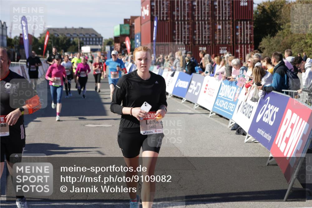 03.10.2025 - Köhlbrandbrückenlauf Jannik Wohlers http://msf.ph/oto/9109082 03.10.2025 13:29:37 Ziel 4629, 4660, 4720, 4733, 5470, 5482, 5601, 6093, 6156, 6215, 6334, 6335, 6336, 6351, 6387, 6439, 6539, 6543, 6554, 6555 meine-sportfotos.de