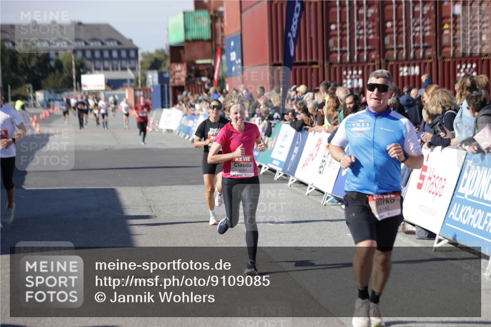 03.10.2025 - Köhlbrandbrückenlauf Jannik Wohlers http://msf.ph/oto/9109085 03.10.2025 12:59:45 Ziel 4074, 4111, 4215, 4270, 4475, 6142, 6254, 6364, 6601, 6616, 6654, 6666, 6754 meine-sportfotos.de