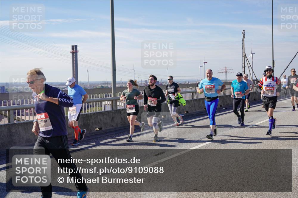 03.10.2025 - Köhlbrandbrückenlauf Michael Burmester http://msf.ph/oto/9109088 03.10.2025 12:51:43 Position 2 5027 meine-sportfotos.de