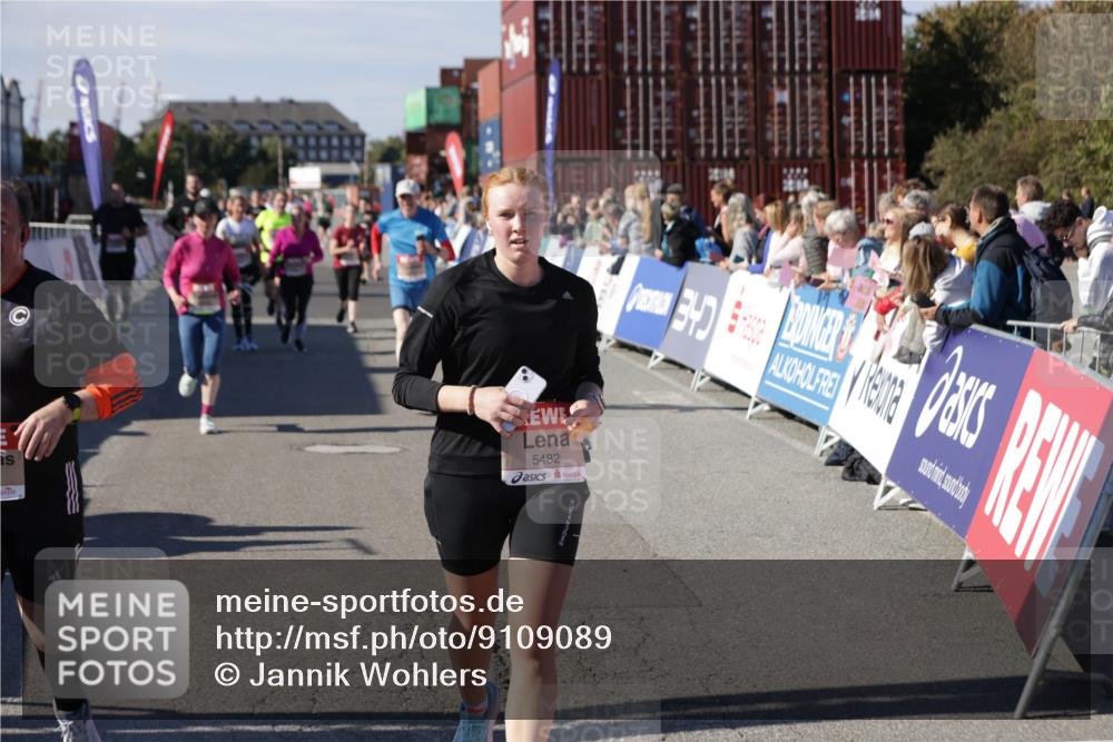 03.10.2025 - Köhlbrandbrückenlauf Jannik Wohlers http://msf.ph/oto/9109089 03.10.2025 13:29:37 Ziel 4629, 4660, 4720, 4733, 5470, 5482, 5601, 6093, 6156, 6215, 6334, 6335, 6336, 6351, 6387, 6439, 6539, 6543, 6554, 6555 meine-sportfotos.de