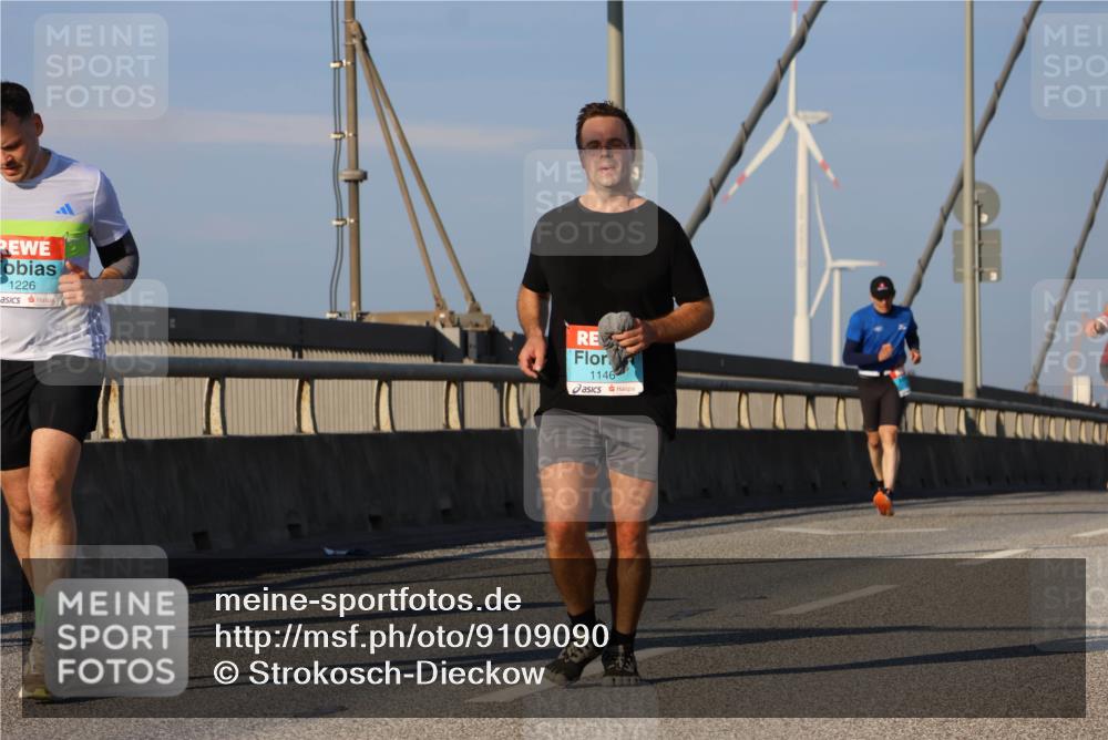 03.10.2025 - Köhlbrandbrückenlauf Strokosch-Dieckow http://msf.ph/oto/9109090 03.10.2025 09:40:05 Position 2 1226, 1146 meine-sportfotos.de