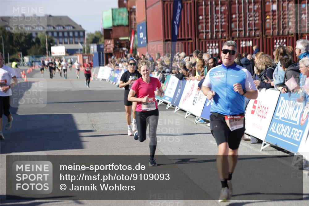 03.10.2025 - Köhlbrandbrückenlauf Jannik Wohlers http://msf.ph/oto/9109093 03.10.2025 12:59:45 Ziel 4074, 4111, 4215, 4270, 4475, 6142, 6254, 6364, 6601, 6616, 6654, 6666, 6754 meine-sportfotos.de