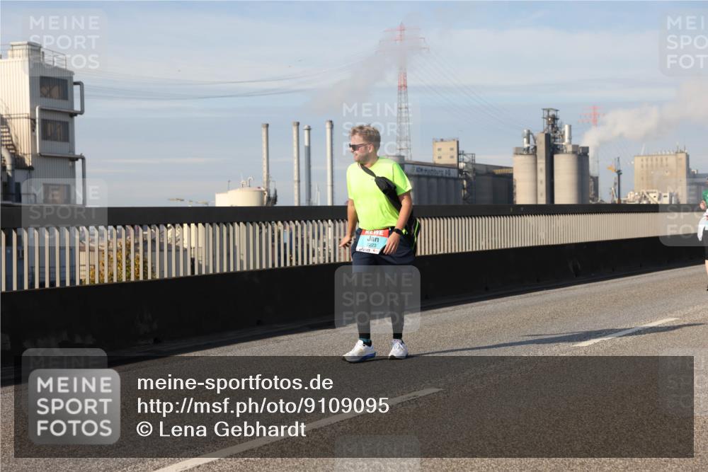 03.10.2025 - Köhlbrandbrückenlauf Lena Gebhardt http://msf.ph/oto/9109095 03.10.2025 10:14:22 Position 2 2223 meine-sportfotos.de