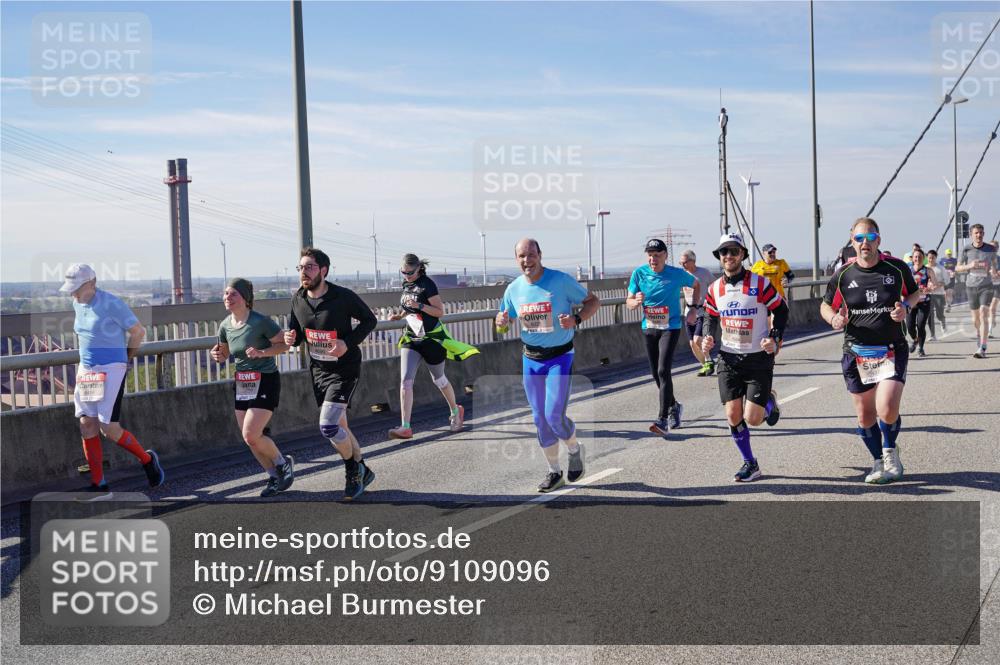03.10.2025 - Köhlbrandbrückenlauf Michael Burmester http://msf.ph/oto/9109096 03.10.2025 12:51:43 Position 2 6416 meine-sportfotos.de