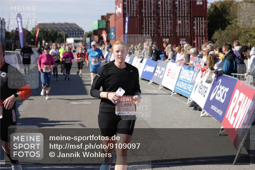03.10.2025 - Köhlbrandbrückenlauf Jannik Wohlers http://msf.ph/oto/9109097 03.10.2025 13:29:37 Ziel 4629, 4660, 4720, 4733, 5470, 5482, 5601, 6093, 6156, 6215, 6334, 6335, 6336, 6351, 6387, 6439, 6539, 6543, 6554, 6555 meine-sportfotos.de
