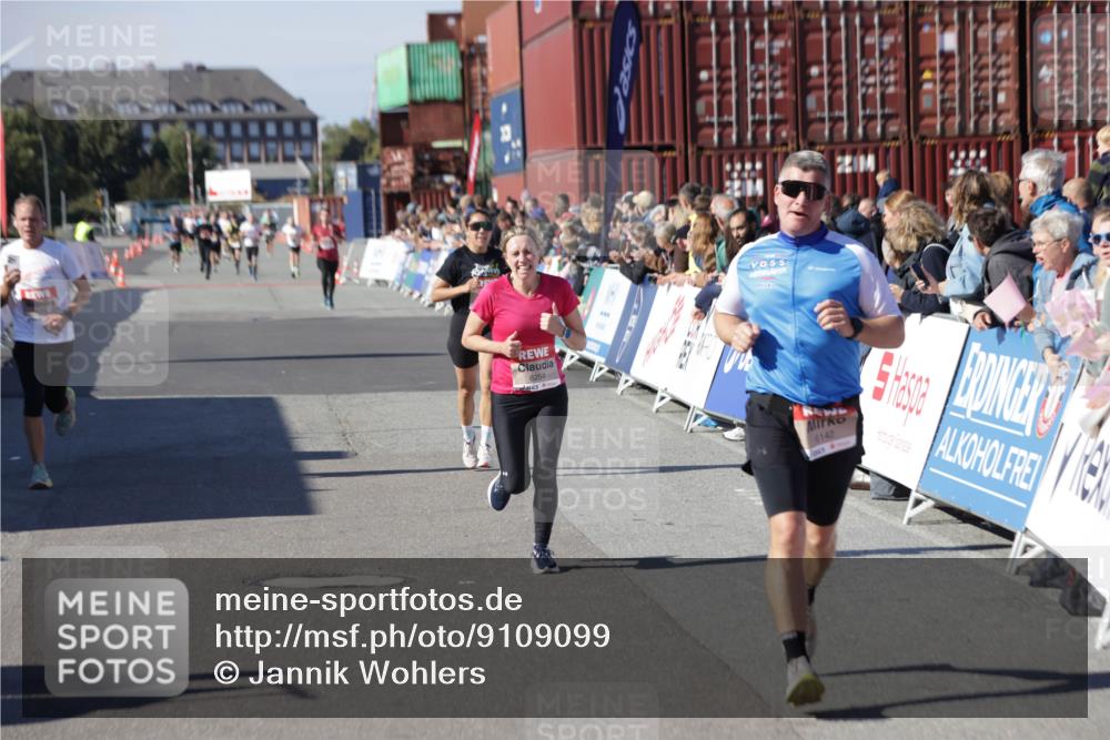 03.10.2025 - Köhlbrandbrückenlauf Jannik Wohlers http://msf.ph/oto/9109099 03.10.2025 12:59:45 Ziel 4074, 4111, 4215, 4270, 4475, 6142, 6254, 6364, 6601, 6616, 6654, 6666, 6754 meine-sportfotos.de