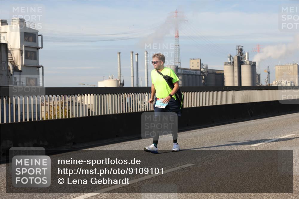 03.10.2025 - Köhlbrandbrückenlauf Lena Gebhardt http://msf.ph/oto/9109101 03.10.2025 10:14:22 Position 2 2223 meine-sportfotos.de