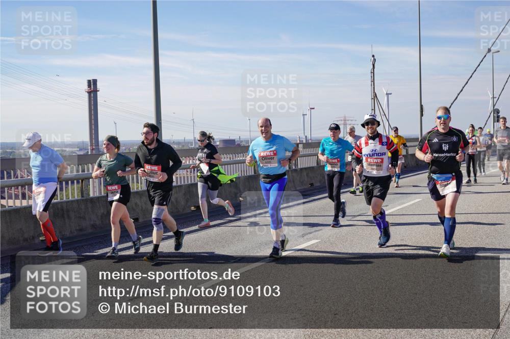 03.10.2025 - Köhlbrandbrückenlauf Michael Burmester http://msf.ph/oto/9109103 03.10.2025 12:51:44 Position 2  meine-sportfotos.de