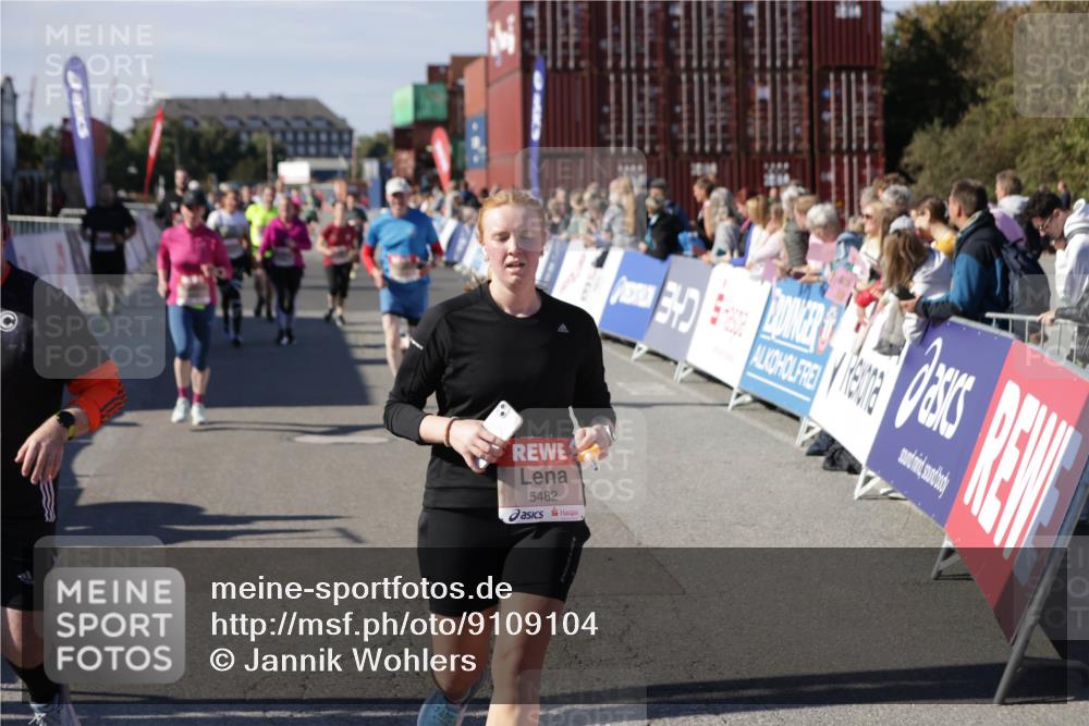 03.10.2025 - Köhlbrandbrückenlauf Jannik Wohlers http://msf.ph/oto/9109104 03.10.2025 13:29:37 Ziel 4629, 4660, 4720, 4733, 5470, 5482, 5601, 6093, 6156, 6215, 6334, 6335, 6336, 6351, 6387, 6439, 6539, 6543, 6554, 6555 meine-sportfotos.de