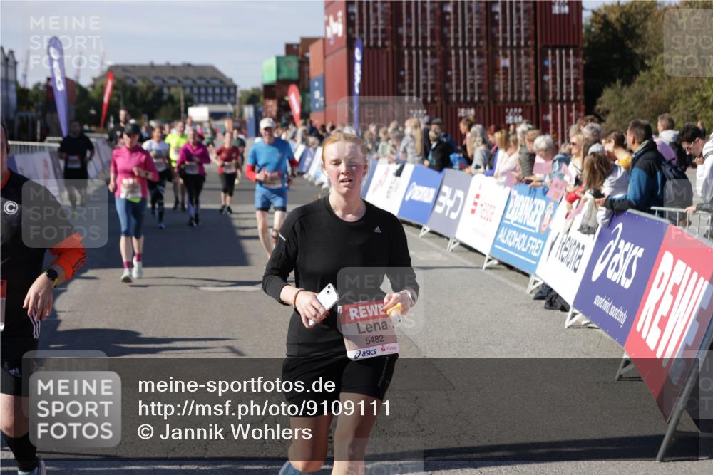 03.10.2025 - Köhlbrandbrückenlauf Jannik Wohlers http://msf.ph/oto/9109111 03.10.2025 13:29:37 Ziel 4629, 4660, 4720, 4733, 5470, 5482, 5601, 6093, 6156, 6215, 6334, 6335, 6336, 6351, 6387, 6439, 6539, 6543, 6554, 6555 meine-sportfotos.de