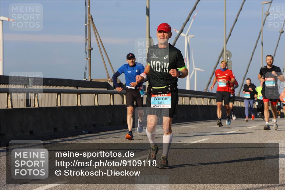 03.10.2025 - Köhlbrandbrückenlauf Strokosch-Dieckow http://msf.ph/oto/9109118 03.10.2025 09:40:09 Position 2 3264 meine-sportfotos.de