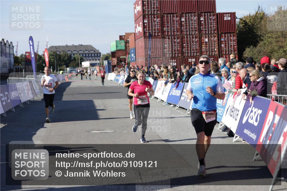 03.10.2025 - Köhlbrandbrückenlauf Jannik Wohlers http://msf.ph/oto/9109121 03.10.2025 12:59:46 Ziel 4074, 4111, 4215, 4270, 4475, 6142, 6254, 6364, 6601, 6616, 6654, 6754 meine-sportfotos.de