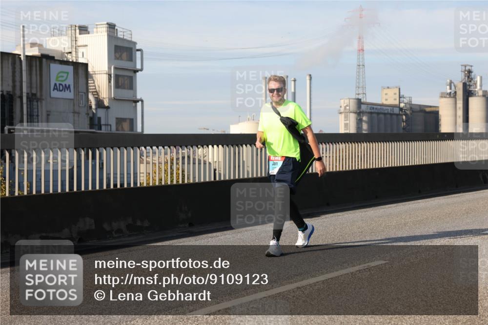 03.10.2025 - Köhlbrandbrückenlauf Lena Gebhardt http://msf.ph/oto/9109123 03.10.2025 10:14:23 Position 2  meine-sportfotos.de