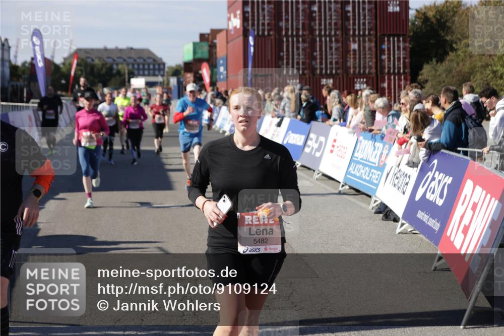 03.10.2025 - Köhlbrandbrückenlauf Jannik Wohlers http://msf.ph/oto/9109124 03.10.2025 13:29:38 Ziel 4629, 4660, 4720, 4733, 5119, 5120, 5470, 5482, 5601, 6093, 6156, 6215, 6334, 6335, 6336, 6351, 6387, 6439, 6539, 6543, 6554, 6555 meine-sportfotos.de