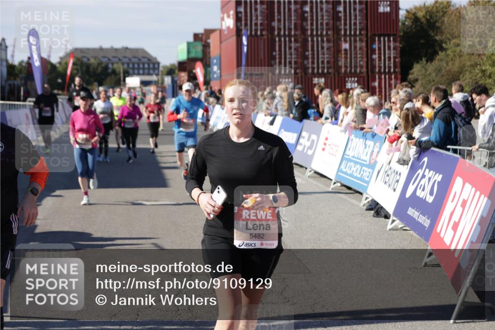 03.10.2025 - Köhlbrandbrückenlauf Jannik Wohlers http://msf.ph/oto/9109129 03.10.2025 13:29:38 Ziel 4629, 4660, 4720, 4733, 5119, 5120, 5470, 5482, 5601, 6093, 6156, 6215, 6334, 6335, 6336, 6351, 6387, 6439, 6539, 6543, 6554, 6555 meine-sportfotos.de