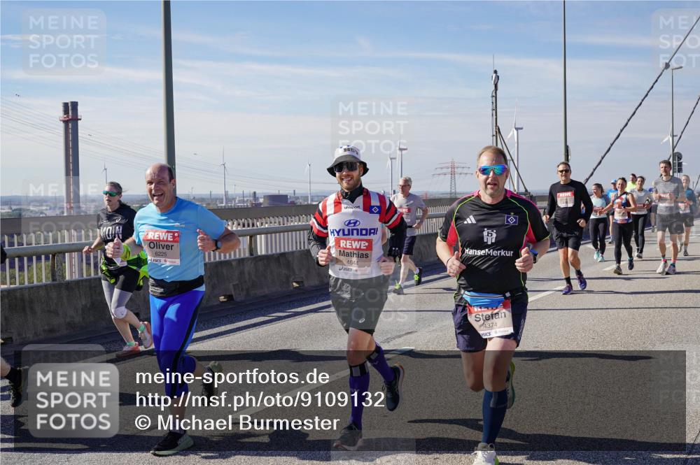03.10.2025 - Köhlbrandbrückenlauf Michael Burmester http://msf.ph/oto/9109132 03.10.2025 12:51:44 Position 2 6225, 4644, 4374 meine-sportfotos.de