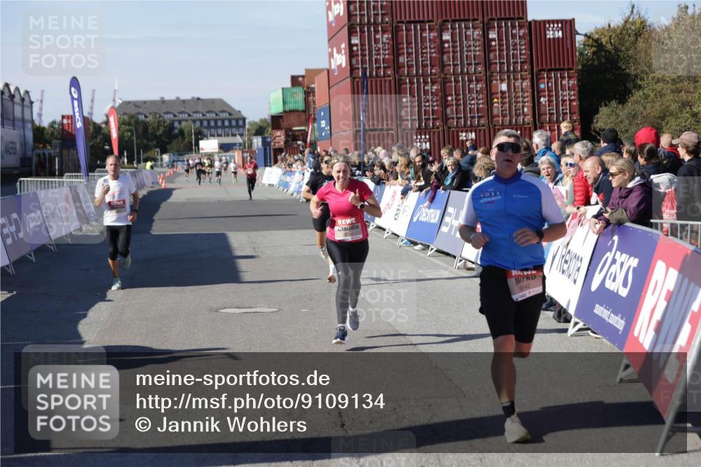03.10.2025 - Köhlbrandbrückenlauf Jannik Wohlers http://msf.ph/oto/9109134 03.10.2025 12:59:46 Ziel 4074, 4111, 4215, 4270, 4475, 6142, 6254, 6364, 6601, 6616, 6654, 6754 meine-sportfotos.de