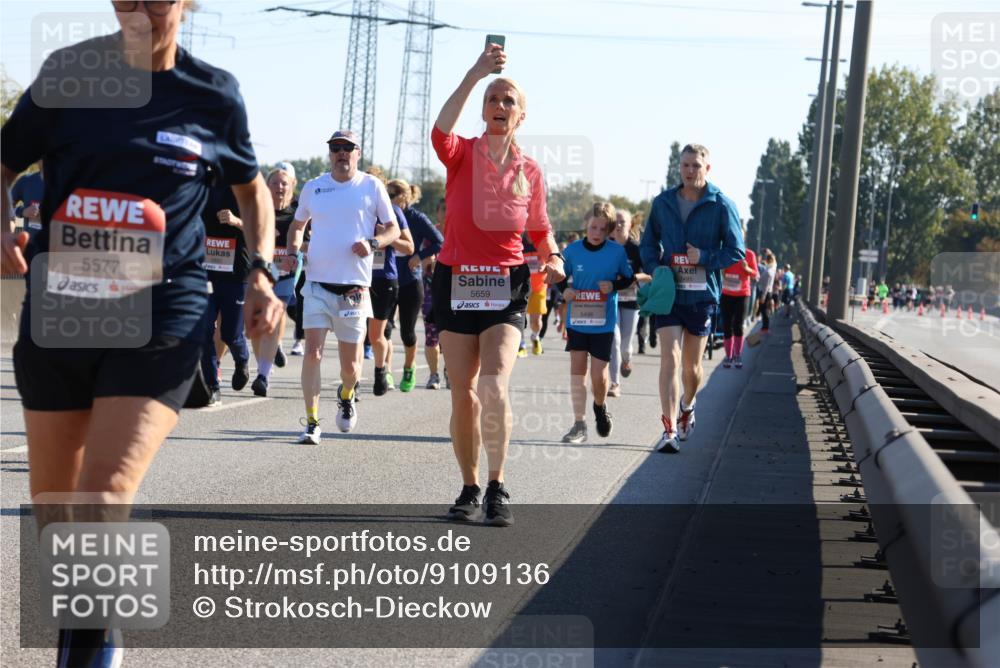 03.10.2025 - Köhlbrandbrückenlauf Strokosch-Dieckow http://msf.ph/oto/9109136 03.10.2025 12:23:39 Position 3 5577, 5659, 5495 meine-sportfotos.de