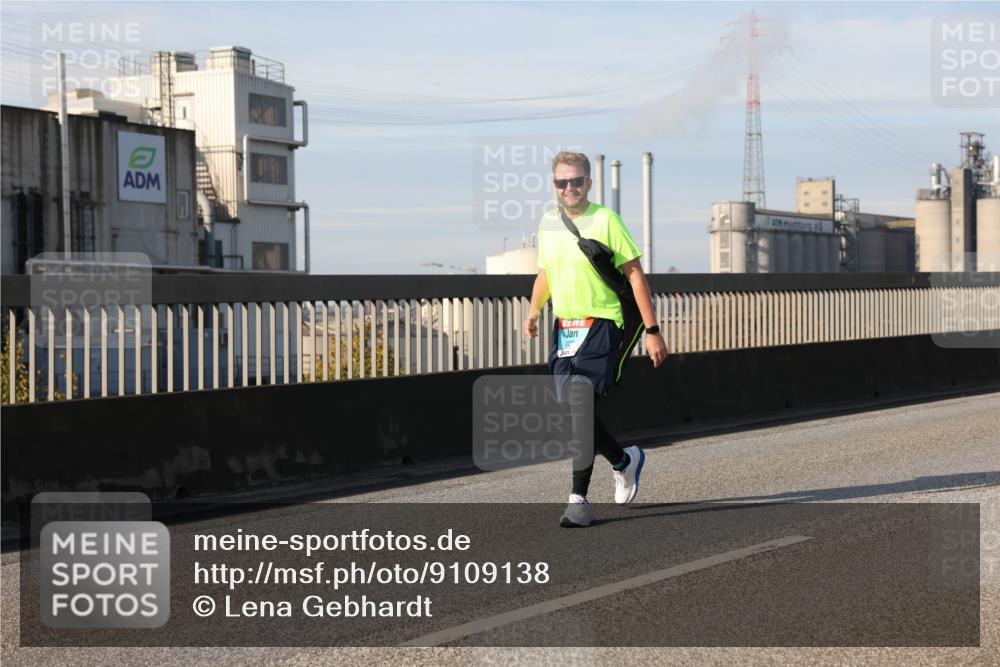 03.10.2025 - Köhlbrandbrückenlauf Lena Gebhardt http://msf.ph/oto/9109138 03.10.2025 10:14:23 Position 2 22 meine-sportfotos.de