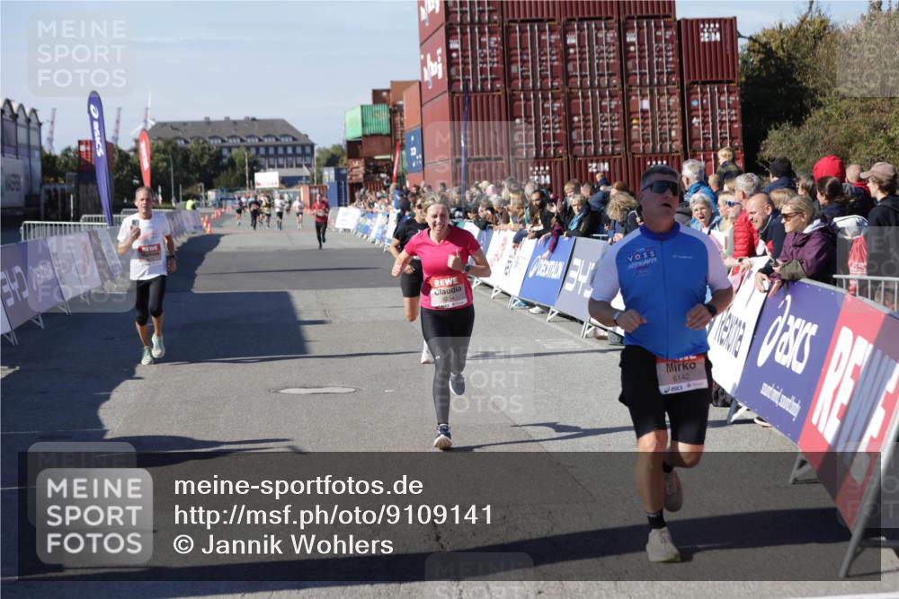 03.10.2025 - Köhlbrandbrückenlauf Jannik Wohlers http://msf.ph/oto/9109141 03.10.2025 12:59:46 Ziel 4074, 4111, 4215, 4270, 4475, 6142, 6254, 6364, 6601, 6616, 6654, 6754 meine-sportfotos.de