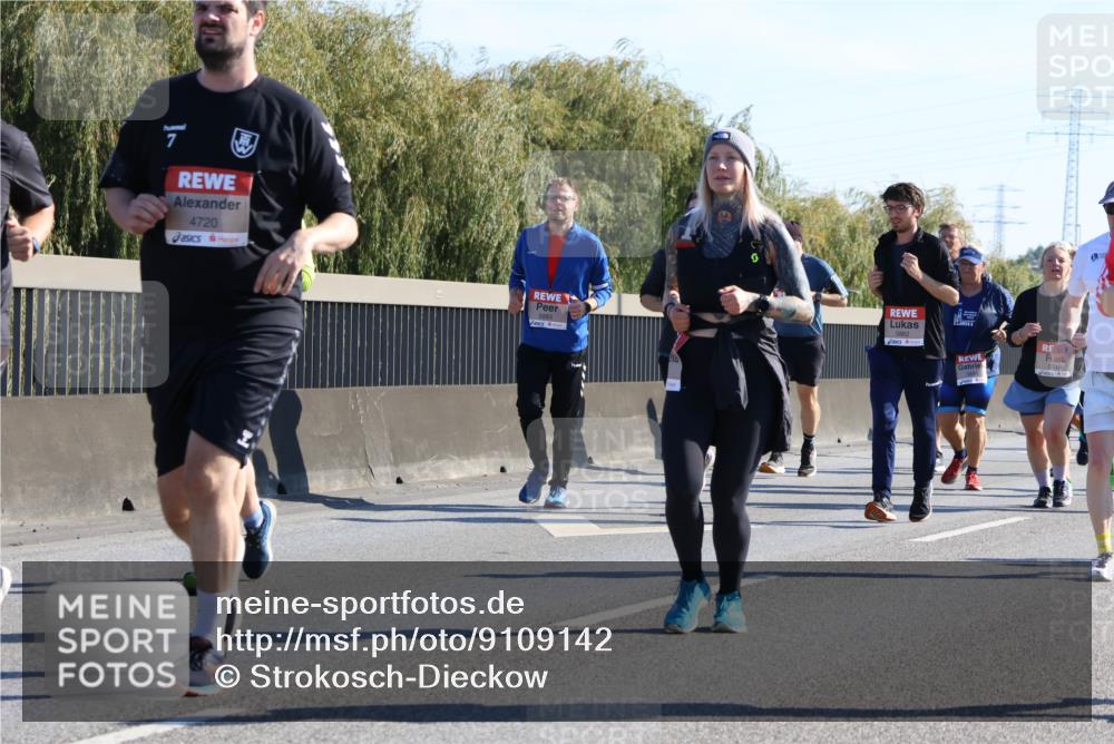 03.10.2025 - Köhlbrandbrückenlauf Strokosch-Dieckow http://msf.ph/oto/9109142 03.10.2025 12:23:41 Position 3 4720, 5883, 5882 meine-sportfotos.de