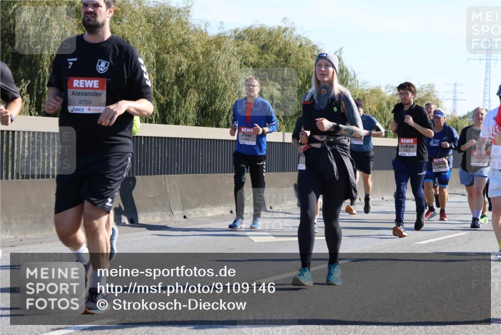 03.10.2025 - Köhlbrandbrückenlauf Strokosch-Dieckow http://msf.ph/oto/9109146 03.10.2025 12:23:41 Position 3 4720, 5883, 5882 meine-sportfotos.de