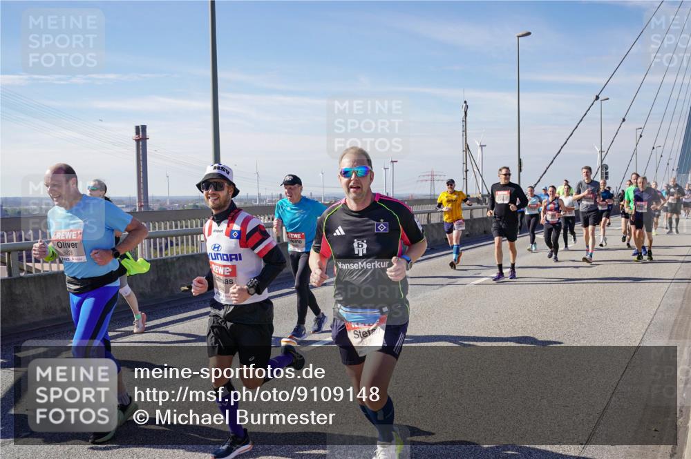 03.10.2025 - Köhlbrandbrückenlauf Michael Burmester http://msf.ph/oto/9109148 03.10.2025 12:51:45 Position 2 6225 meine-sportfotos.de