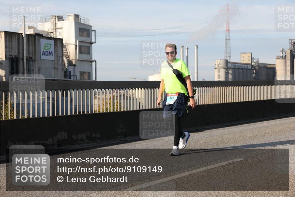 03.10.2025 - Köhlbrandbrückenlauf Lena Gebhardt http://msf.ph/oto/9109149 03.10.2025 10:14:23 Position 2 2222 meine-sportfotos.de