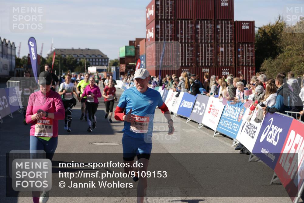 03.10.2025 - Köhlbrandbrückenlauf Jannik Wohlers http://msf.ph/oto/9109153 03.10.2025 13:29:39 Ziel 4629, 4660, 4720, 4733, 5119, 5120, 5470, 5482, 5601, 6093, 6156, 6215, 6334, 6335, 6336, 6351, 6387, 6439, 6539, 6543, 6554, 6555 meine-sportfotos.de