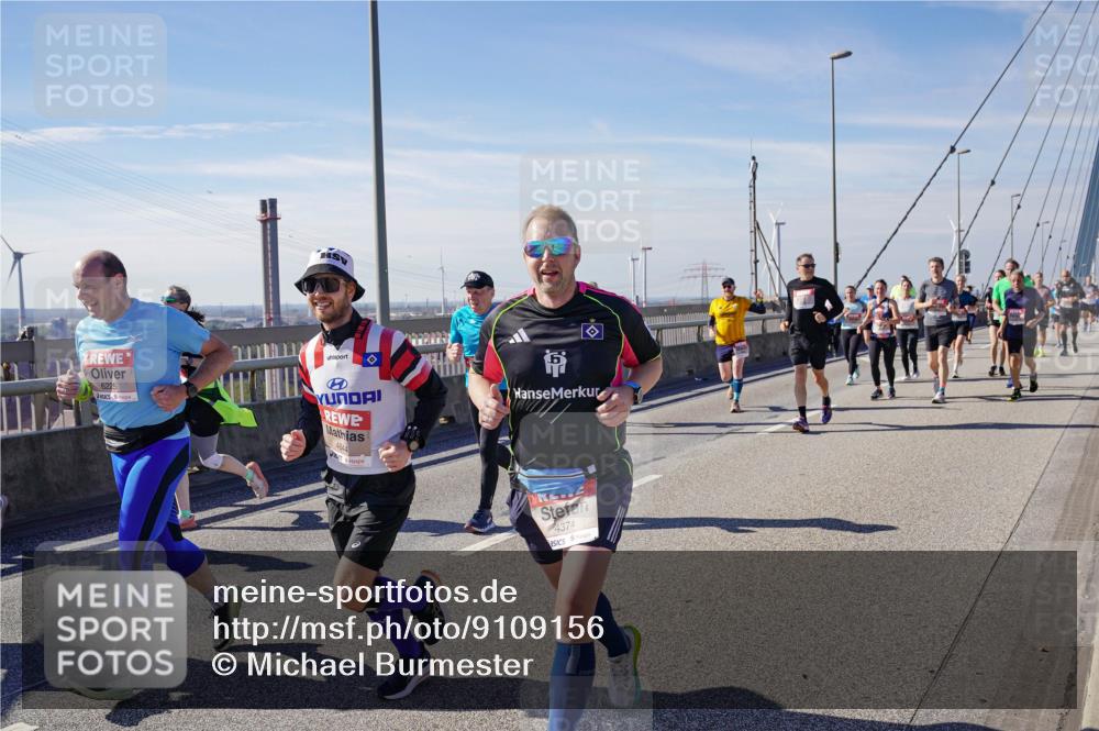 03.10.2025 - Köhlbrandbrückenlauf Michael Burmester http://msf.ph/oto/9109156 03.10.2025 12:51:45 Position 2 6225, 4644, 4374 meine-sportfotos.de