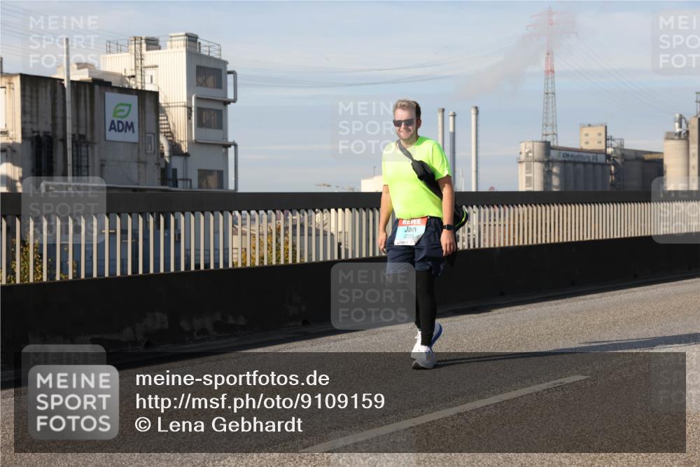03.10.2025 - Köhlbrandbrückenlauf Lena Gebhardt http://msf.ph/oto/9109159 03.10.2025 10:14:23 Position 2 2223 meine-sportfotos.de