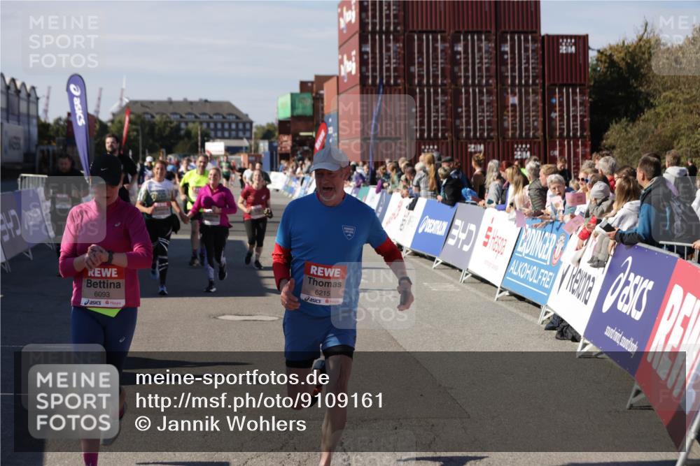 03.10.2025 - Köhlbrandbrückenlauf Jannik Wohlers http://msf.ph/oto/9109161 03.10.2025 13:29:39 Ziel 4629, 4660, 4720, 4733, 5119, 5120, 5470, 5482, 5601, 6093, 6156, 6215, 6334, 6335, 6336, 6351, 6387, 6439, 6539, 6543, 6554, 6555 meine-sportfotos.de