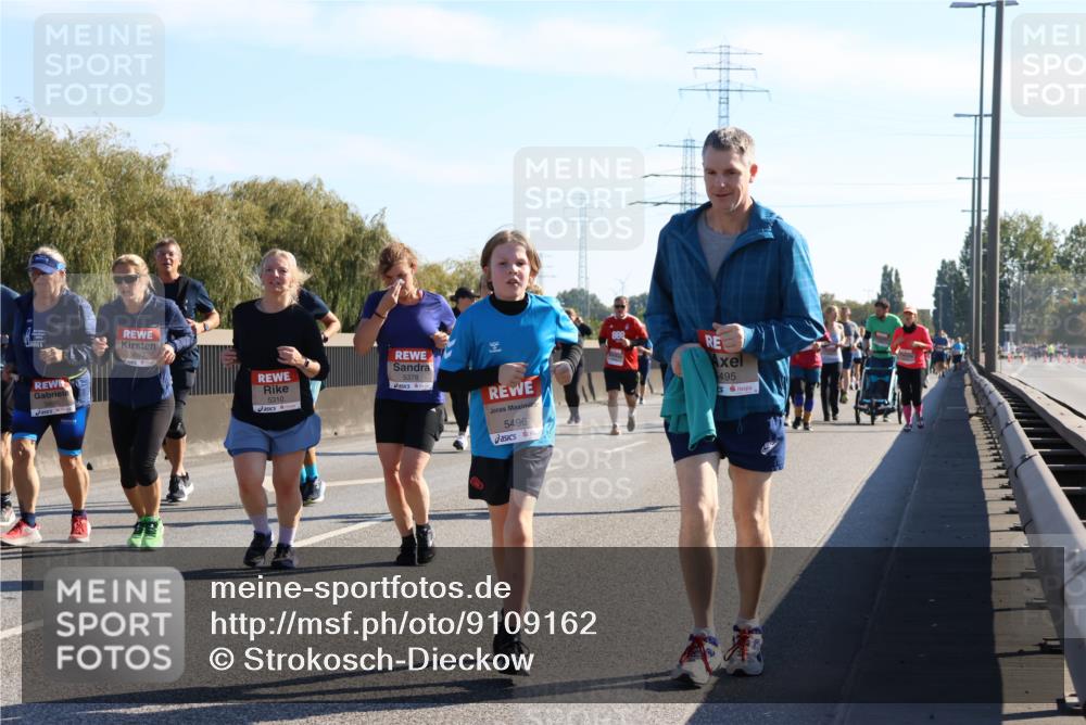 03.10.2025 - Köhlbrandbrückenlauf Strokosch-Dieckow http://msf.ph/oto/9109162 03.10.2025 12:23:45 Position 3 5310, 5378, 5496, 495 meine-sportfotos.de