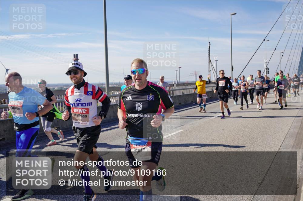 03.10.2025 - Köhlbrandbrückenlauf Michael Burmester http://msf.ph/oto/9109166 03.10.2025 12:51:45 Position 2 6225, 4644, 4374 meine-sportfotos.de