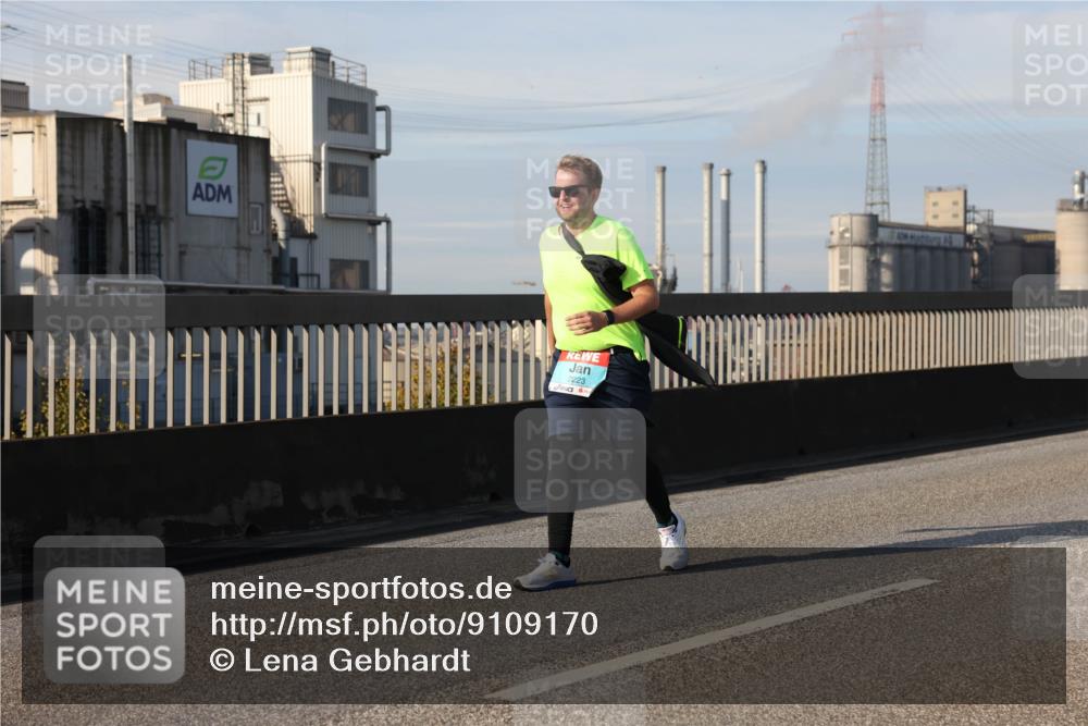03.10.2025 - Köhlbrandbrückenlauf Lena Gebhardt http://msf.ph/oto/9109170 03.10.2025 10:14:23 Position 2 2223 meine-sportfotos.de