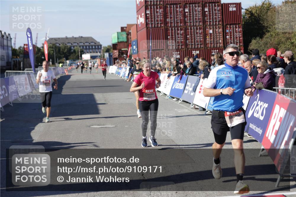03.10.2025 - Köhlbrandbrückenlauf Jannik Wohlers http://msf.ph/oto/9109171 03.10.2025 12:59:46 Ziel 4074, 4111, 4215, 4270, 4475, 6142, 6254, 6364, 6601, 6616, 6654, 6754 meine-sportfotos.de