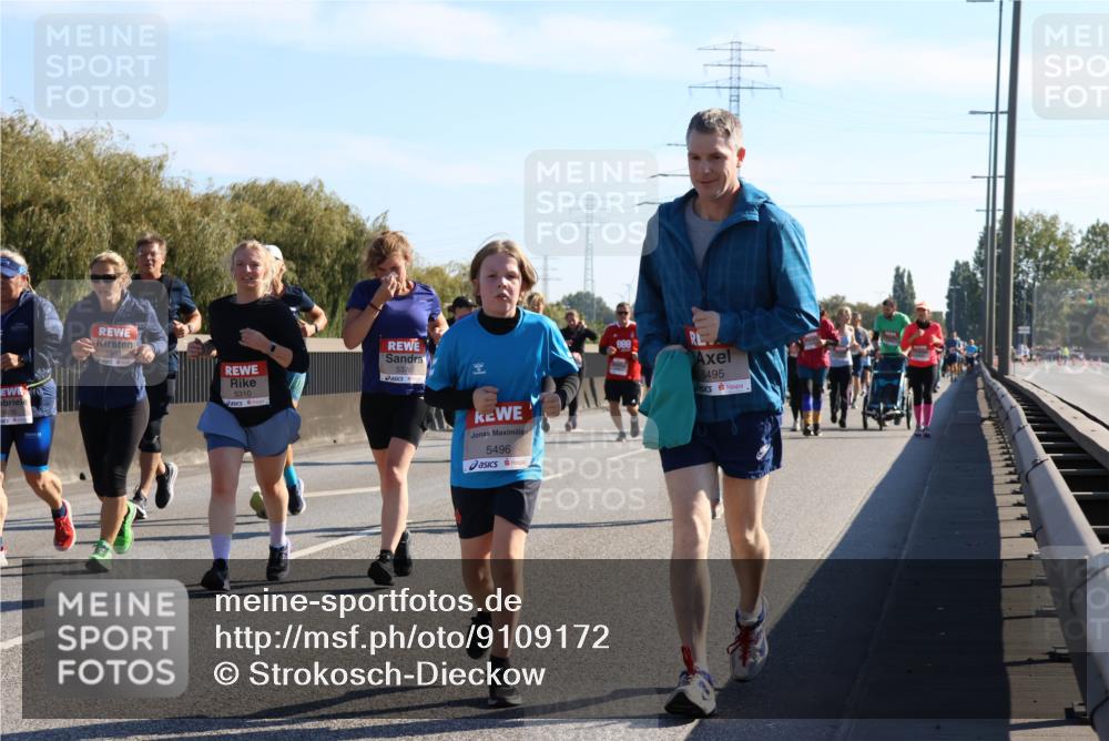 03.10.2025 - Köhlbrandbrückenlauf Strokosch-Dieckow http://msf.ph/oto/9109172 03.10.2025 12:23:45 Position 3 5310, 5378, 5496, 5495 meine-sportfotos.de