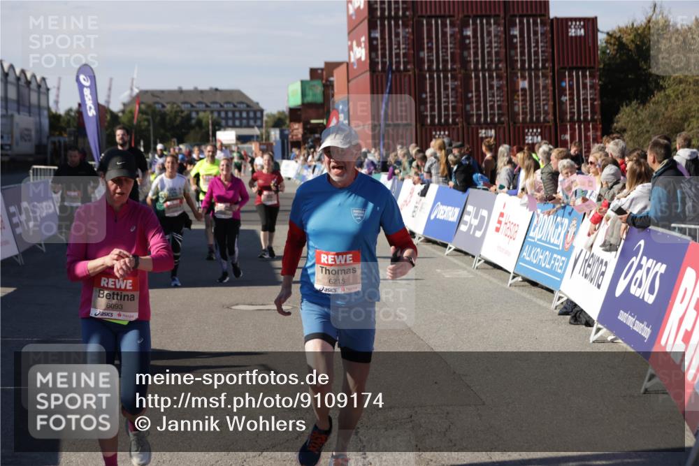 03.10.2025 - Köhlbrandbrückenlauf Jannik Wohlers http://msf.ph/oto/9109174 03.10.2025 13:29:40 Ziel 4629, 4660, 4720, 4733, 5119, 5120, 5470, 5482, 6093, 6215, 6334, 6335, 6336, 6351, 6387, 6439, 6539, 6543, 6554, 6555 meine-sportfotos.de