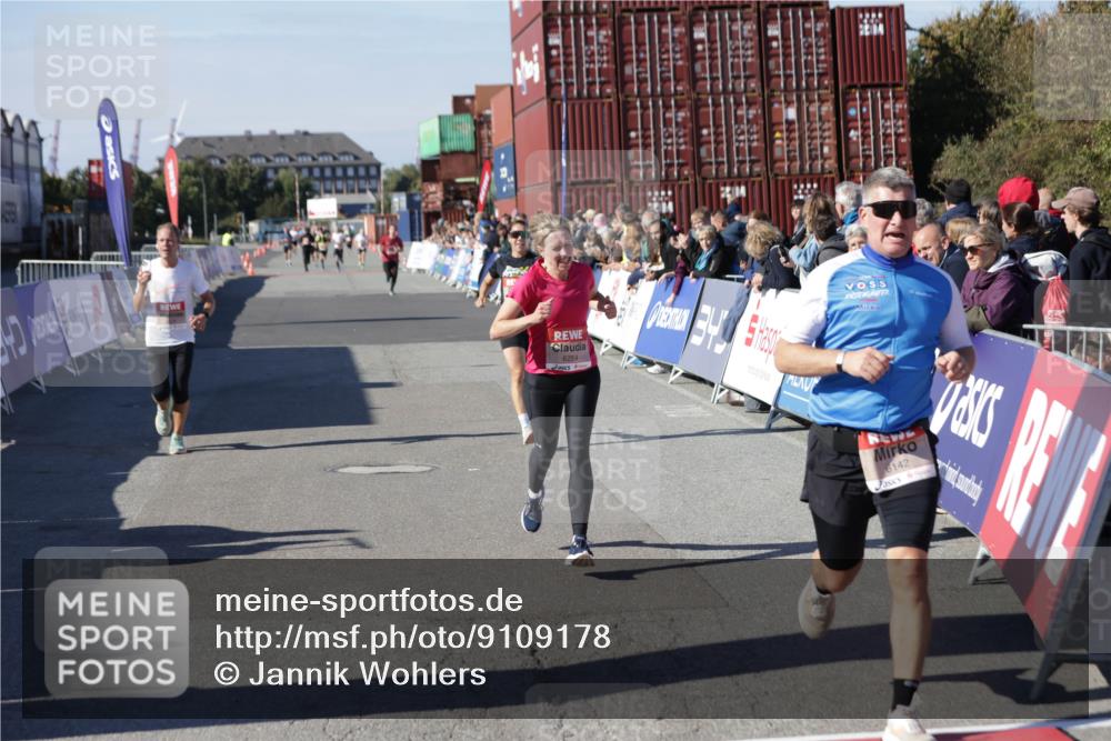 03.10.2025 - Köhlbrandbrückenlauf Jannik Wohlers http://msf.ph/oto/9109178 03.10.2025 12:59:46 Ziel 4074, 4111, 4215, 4270, 4475, 6142, 6254, 6364, 6601, 6616, 6654, 6754 meine-sportfotos.de