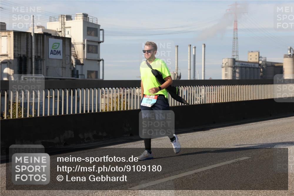 03.10.2025 - Köhlbrandbrückenlauf Lena Gebhardt http://msf.ph/oto/9109180 03.10.2025 10:14:23 Position 2 2223 meine-sportfotos.de