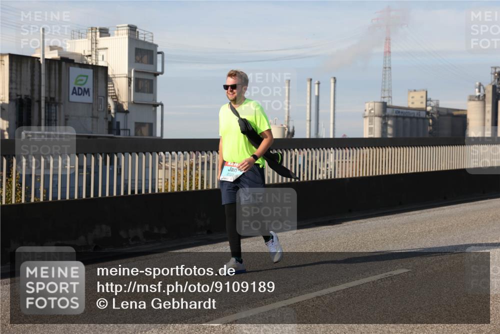 03.10.2025 - Köhlbrandbrückenlauf Lena Gebhardt http://msf.ph/oto/9109189 03.10.2025 10:14:23 Position 2 2223 meine-sportfotos.de