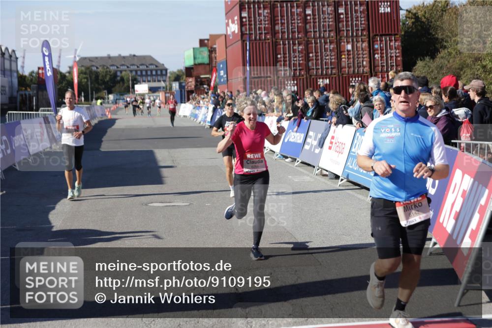 03.10.2025 - Köhlbrandbrückenlauf Jannik Wohlers http://msf.ph/oto/9109195 03.10.2025 12:59:47 Ziel 4074, 4111, 4215, 4270, 4475, 6142, 6254, 6364, 6601, 6616, 6654, 6754 meine-sportfotos.de