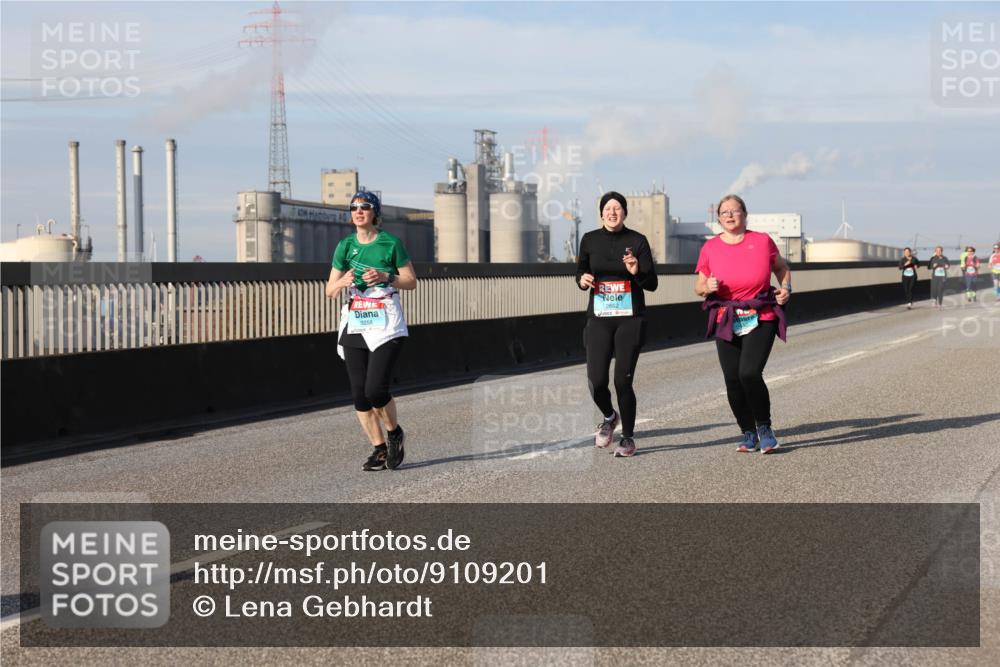 03.10.2025 - Köhlbrandbrückenlauf Lena Gebhardt http://msf.ph/oto/9109201 03.10.2025 10:14:26 Position 2  meine-sportfotos.de