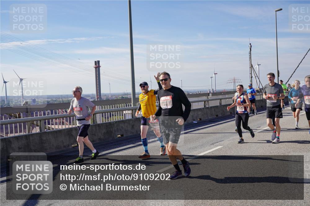 03.10.2025 - Köhlbrandbrückenlauf Michael Burmester http://msf.ph/oto/9109202 03.10.2025 12:51:47 Position 2  meine-sportfotos.de