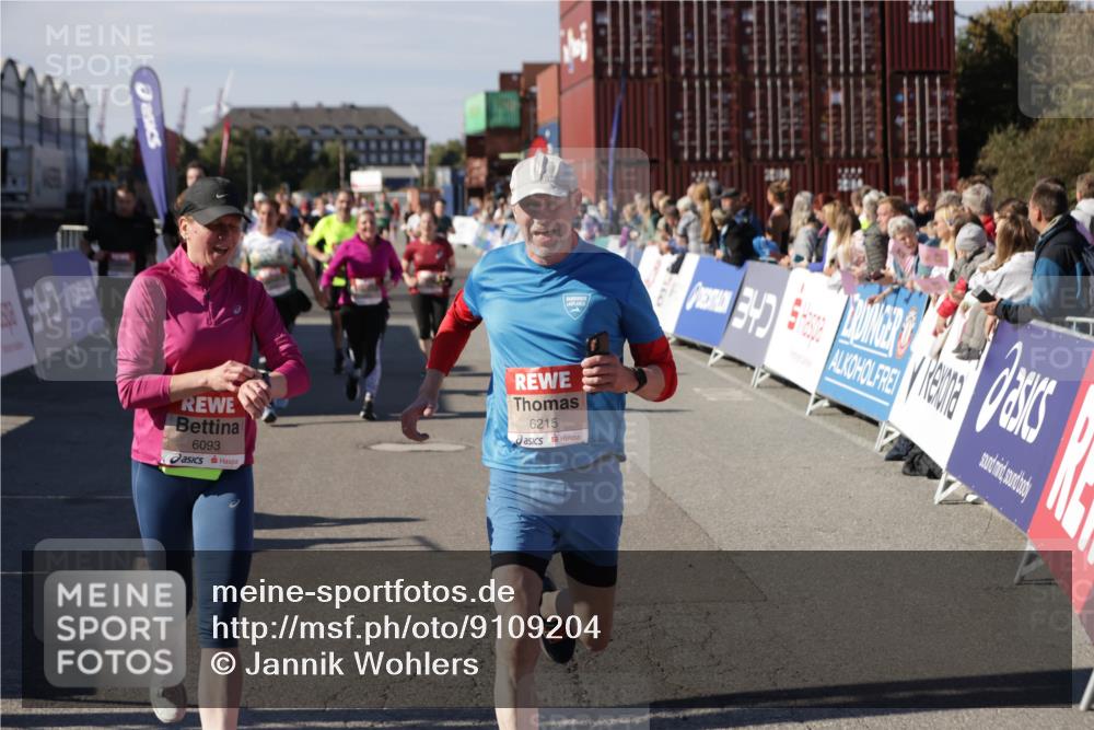 03.10.2025 - Köhlbrandbrückenlauf Jannik Wohlers http://msf.ph/oto/9109204 03.10.2025 13:29:40 Ziel 4629, 4660, 4720, 4733, 5119, 5120, 5470, 5482, 6093, 6215, 6334, 6335, 6336, 6351, 6387, 6439, 6539, 6543, 6554, 6555 meine-sportfotos.de
