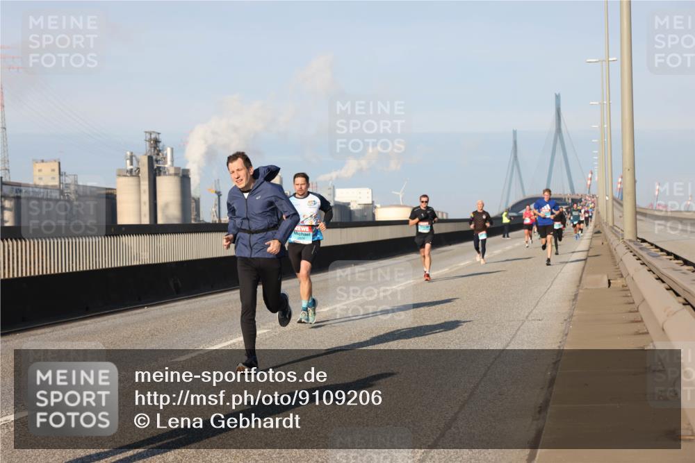 03.10.2025 - Köhlbrandbrückenlauf Lena Gebhardt http://msf.ph/oto/9109206 03.10.2025 09:41:16 Position 2 2879 meine-sportfotos.de