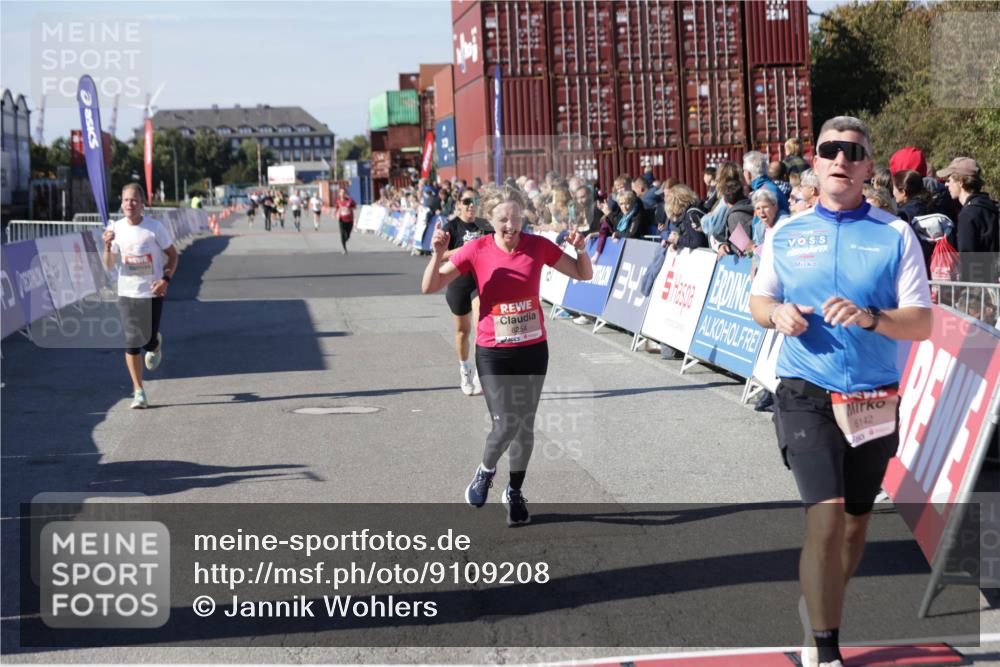 03.10.2025 - Köhlbrandbrückenlauf Jannik Wohlers http://msf.ph/oto/9109208 03.10.2025 12:59:47 Ziel 4074, 4111, 4215, 4270, 4475, 6142, 6254, 6364, 6601, 6616, 6654, 6754 meine-sportfotos.de