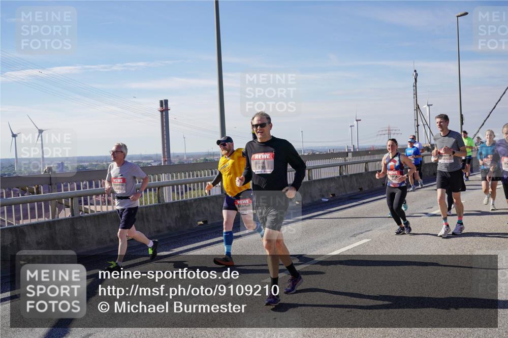 03.10.2025 - Köhlbrandbrückenlauf Michael Burmester http://msf.ph/oto/9109210 03.10.2025 12:51:47 Position 2  meine-sportfotos.de