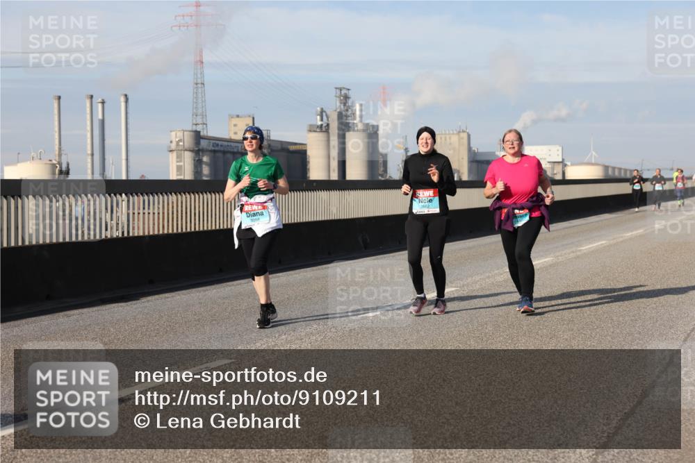 03.10.2025 - Köhlbrandbrückenlauf Lena Gebhardt http://msf.ph/oto/9109211 03.10.2025 10:14:26 Position 2 2662 meine-sportfotos.de